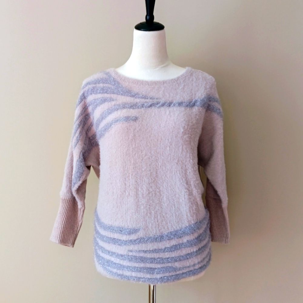 Fuzzy Lilac 3-Quarter Sleeve Sweater (Size M)